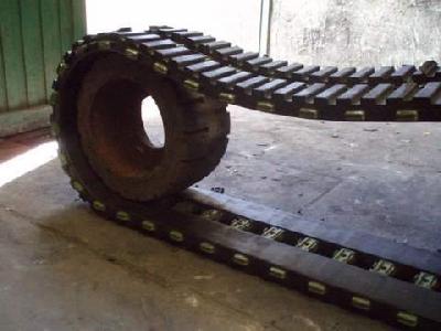 Metal and rubber tracks for tracked military vehicles